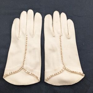 DESIGNER LADIES WHITE COTTON WITH BEADS DRESS GLOVES UNLINED SIZE 6.5